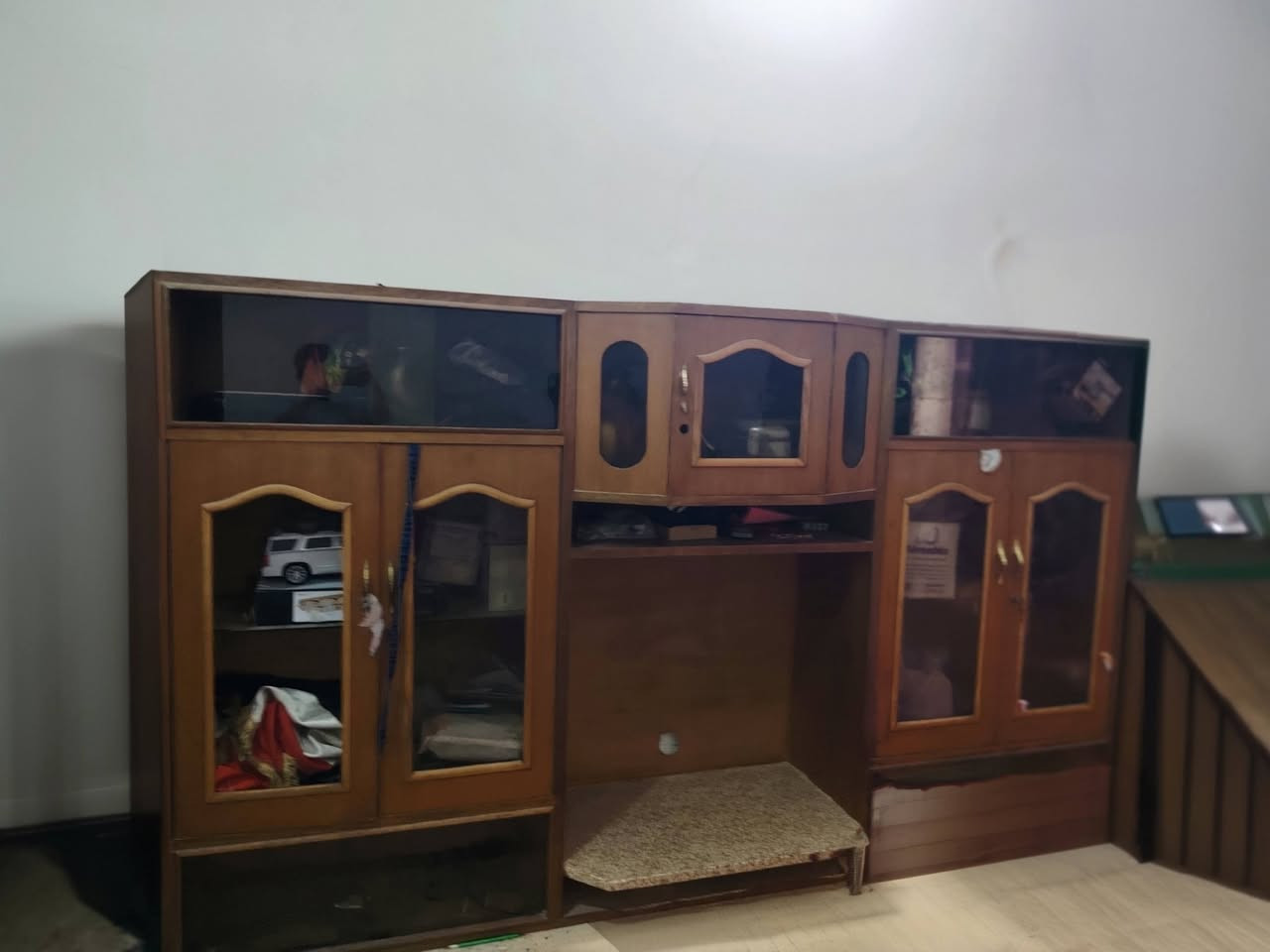 بوفيه صاج اصلي قياس 3الطول والعرض 90وست بوب وتسكام اصلي السعر250وبيه مجال
الاتصال عالرقم ***********
