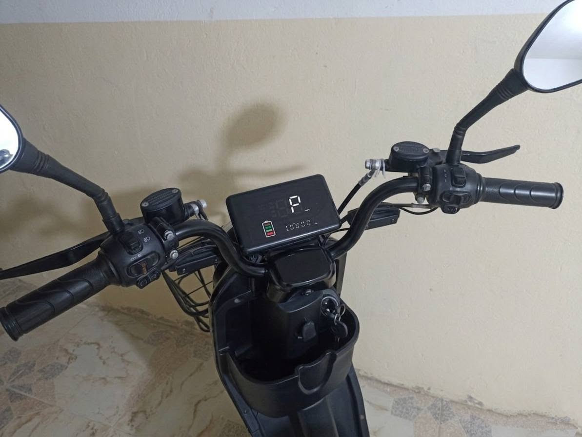 السلام عليكم موطور شحن r9 فول مواصفات السعر ١٥٠ وبي مجال نضيف ٣نمر لايت عالي ناصي رماش دبلات اصلي الون اسود  بي نضام ار الرجوع للخلف بك شاشه رقمي اي عطل يضهر على الشاشه تايرات جبلي يجي بي سويج ٢ إشارات يمنه يسرا سماعه بلوتوث في الشاشه البطاريات نصف عمر أو الاحسن تبديل البطاريات للتواصل عبر الرقم ***********

