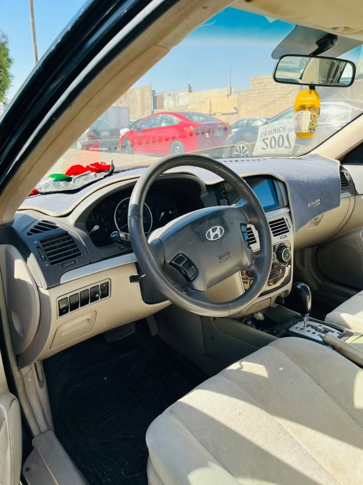 اسلام عليكم سوناته للبيع موديل 7  سعر 78 بيها مجال ضرر قبق صندوك وجاملغ وشويه بل باب بدون دواخل سيار نضيفه كدام العين عنواني موصل جانب الايسر التراصل عل رقم *********** واتساب
