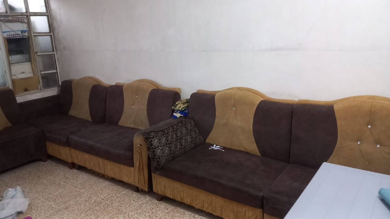 السلام عليكم
 طخم قنفات للبيع نظيفات جدا استعمال قليل مكاني الموصل جانبال الايمن الاتصال على الرقم*********** سعر 125وبي مجال للطيبين
