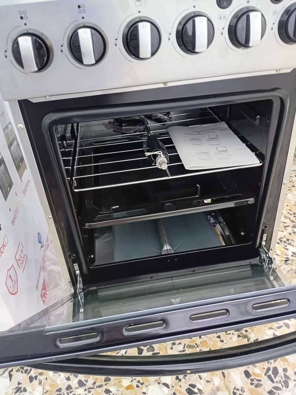 طباخ للبيع 50×50غير مستعمل نهائيآ ب 150 وبي مجال الغزاليه ***********
