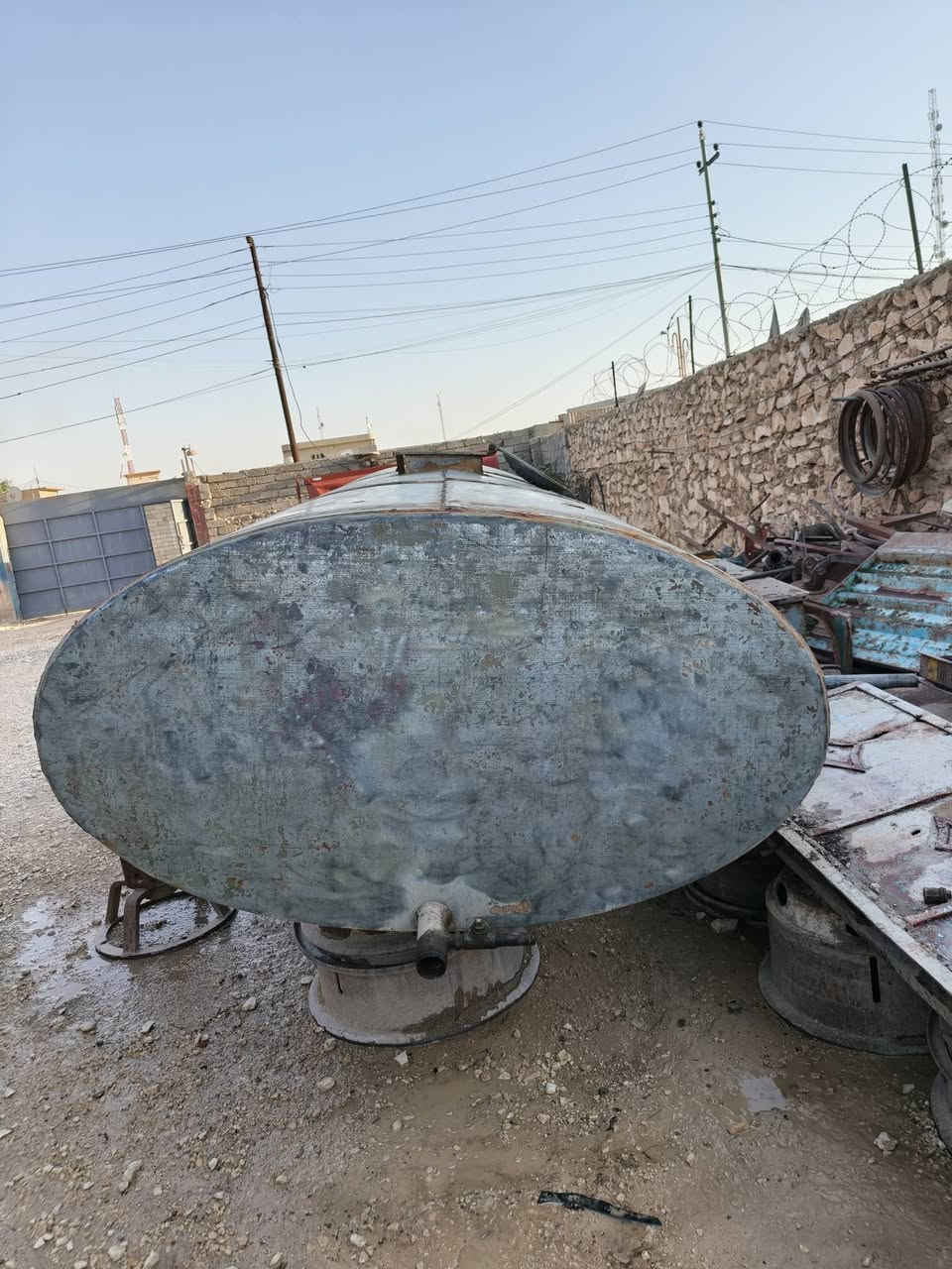 سلام عليكم تانكي للبيع حديد أبيض شرط مابي اي زنجر يخد5000تلف يرهم مقطور هم استفسار مكان تلعفر  ((‏‪***********‬‏)  ‏((‪***********‬‏))
