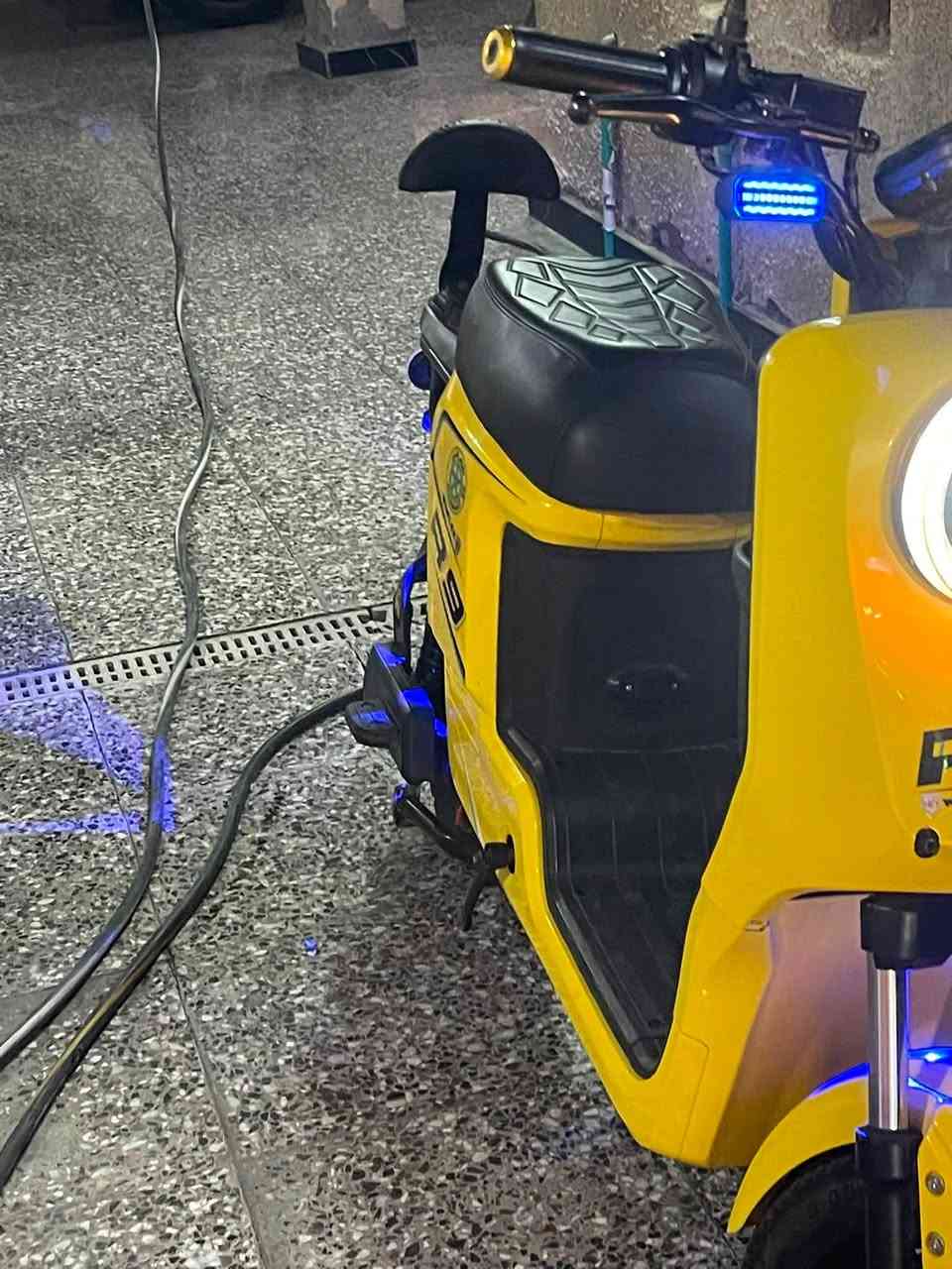 السلام عليكم للبيع دراجه R9دراجه جديده صارلي شهر من شتريته دراجه نظام P نظام R بيه سويج 2 بصمه 2 كارت 2 أربع سرع  دراجه جديده السعر 450 وبيه مجال هاذ الرقم بي واتساب *********** دراجه لون ليموني كلشي شغال هورن شغال دبل إشاره شغال كلشي كلشي و السلام عليكم 🫡
