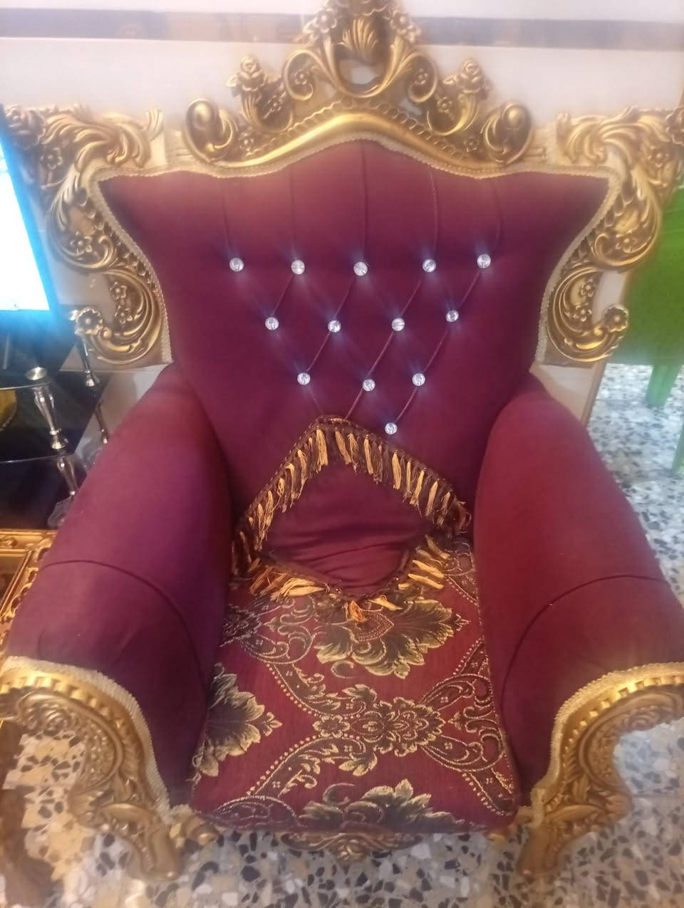 السلام عليكم عندي تخم للبيع صارله ٥ شهر من جبنا جبنا من اسليمانيه تخم ثقيل والخشب ما
لته قوي السعر الخاصه مليون ٣٠٠ الرقم الهاتف ***********
