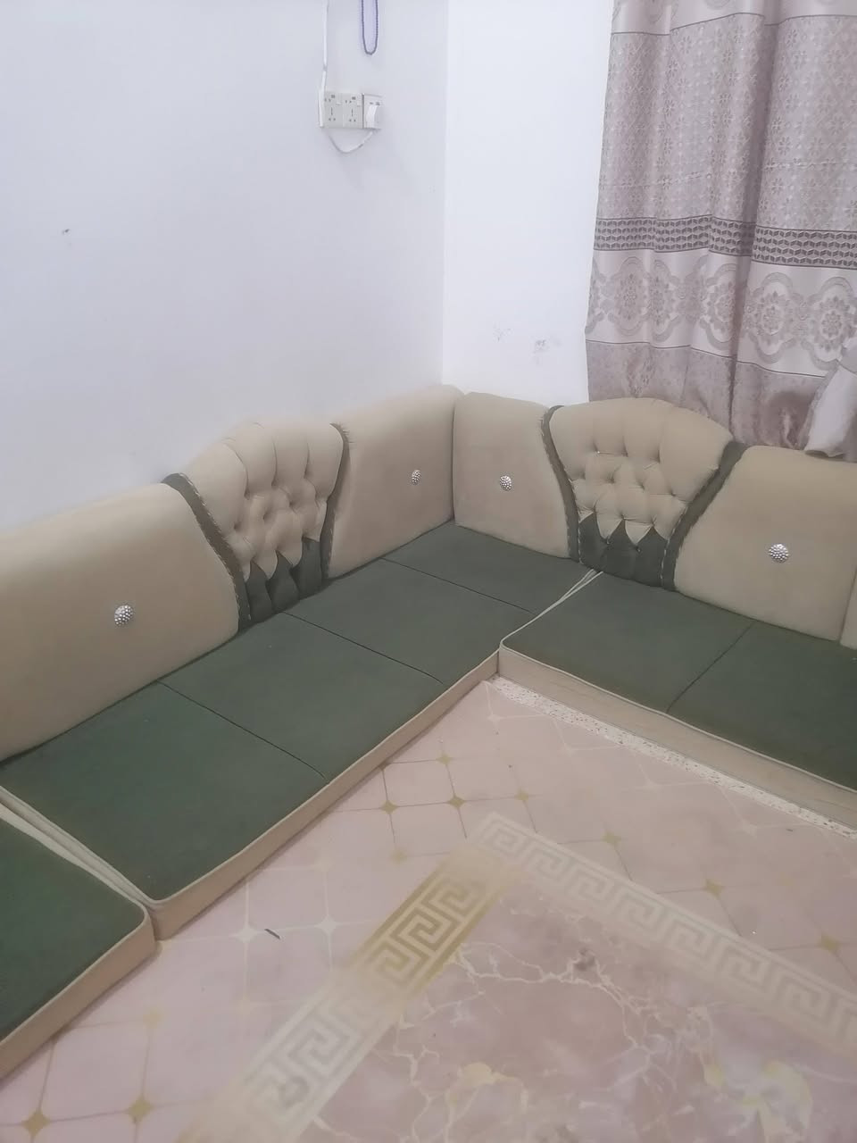 جلسة ٦ دواشك و٩ تكيات
أصلية جديدة وقوية السعر ٤٠٠
للتواصل ***********
المكان السماوة
