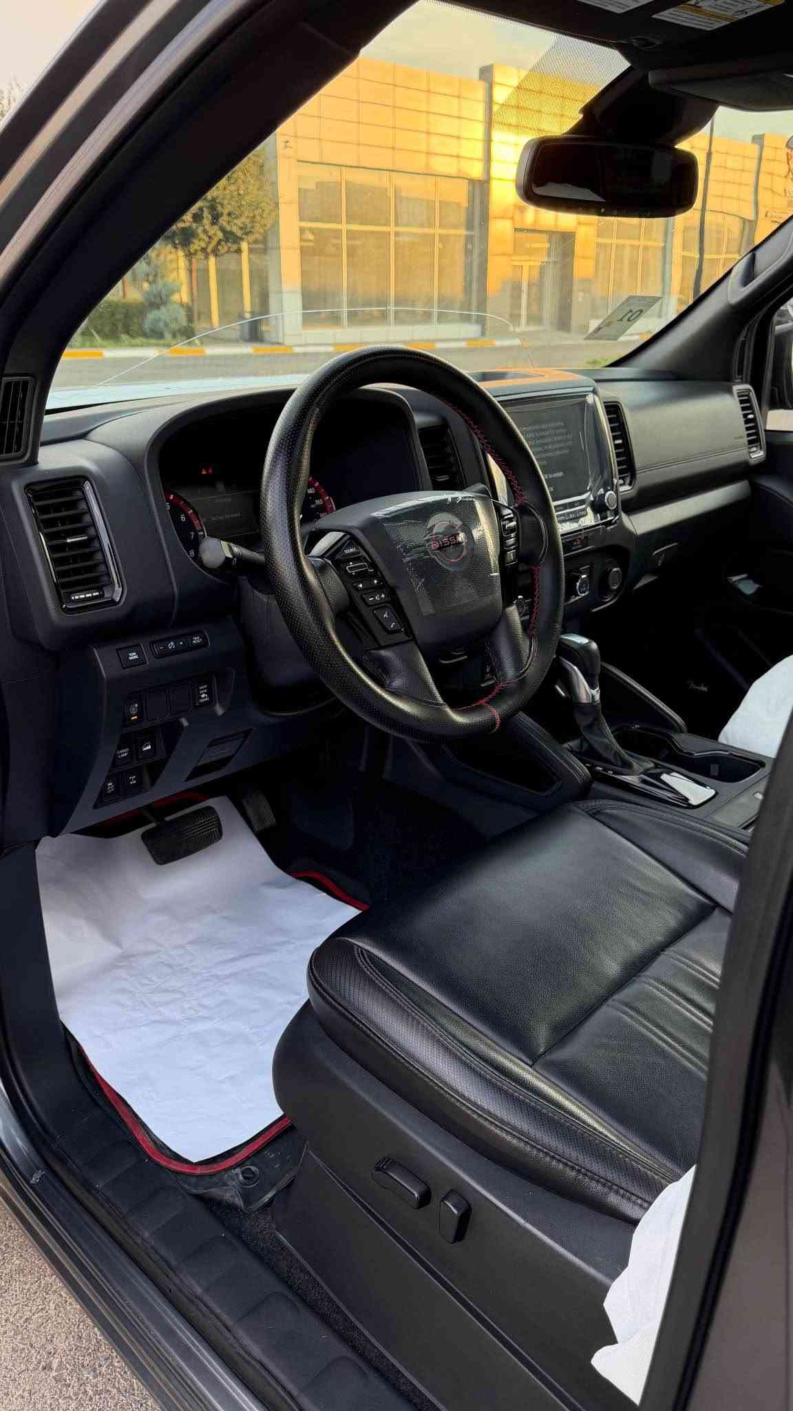 سڵاوتان لێبێت nissan fronter pro 4x مۆدێل٢٠٢٢ سەیارەکە 77,000مایڵ ڕۆشتووە تەنها بستێک لە بۆنیتەکەی پ.د،ڕ هەیە بۆیاخی نییە سەیارەکە گێڕو مەکینەی نەکراوەتەوە و بەشەرت مەکینە ٣.٨ لتری ٦ بستۆنە 
مواصەفات:
بەسمە 
کامێرا ٣٦٠ 
حاسە
رادار
قفڵ ئەکسل
لایت لید+زینۆن
شاشە
کوشن چەرم +کارەبایی
ڕاداری ناوچەی کوێر
زۆر مواسەفاتی دیکە
نرخی 247 وەرەقەو مەجال
ژمارەی مۆبایل:***********
WhatsApp&Viber✅ السليمانية, العراق
