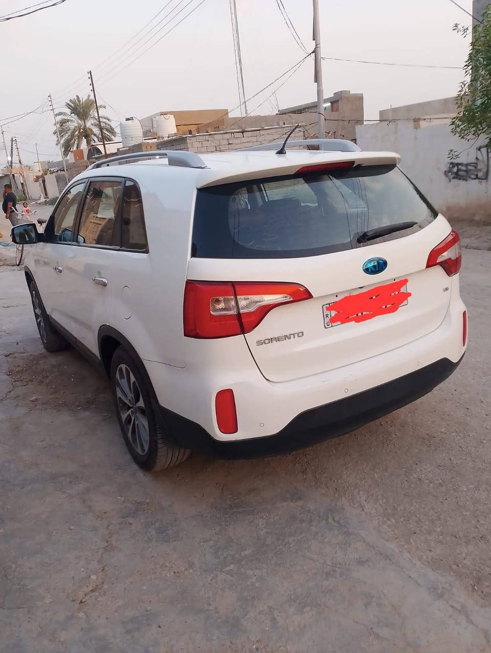 سورنتو موديل 15 
 سته سلندر 
7راكب 
السعر 170وبيها مجال 
رقم ديالى مكفول عدا شخط في الجاملق الخلفي 
ماشي 100
 خليجي فول مواصفات عدا الابنرامه 
الاستفسار للاتصال على الرقم ***********
