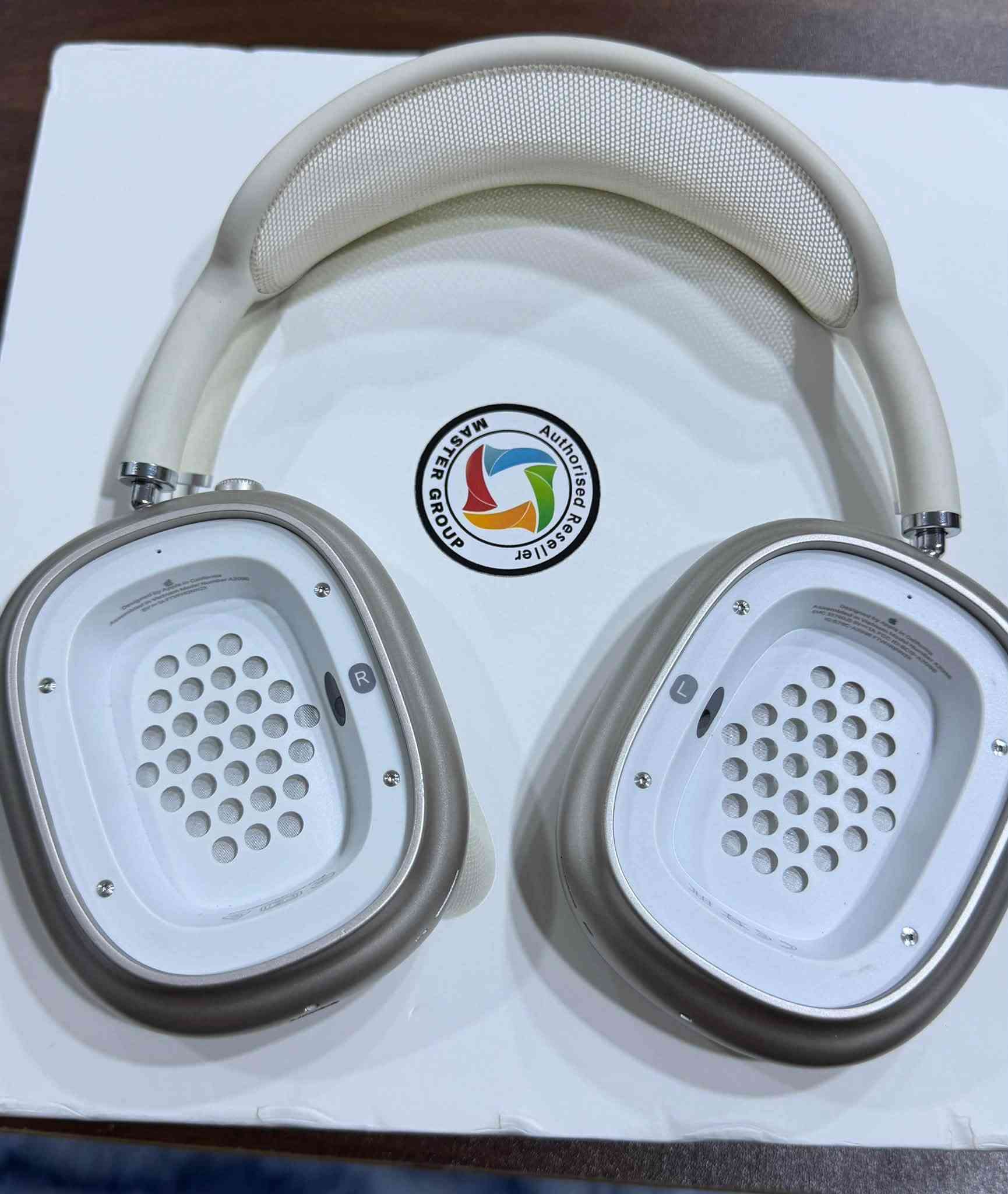 AirPods Max 2
ايربود ماكس 2 تايب سي ضمان ماستر بعده بالنايلون استخدام كلش قليل ومضمومه ملحقاته كاملة السعر 450 الف وبيه مجال بسيط *********** بغداد
