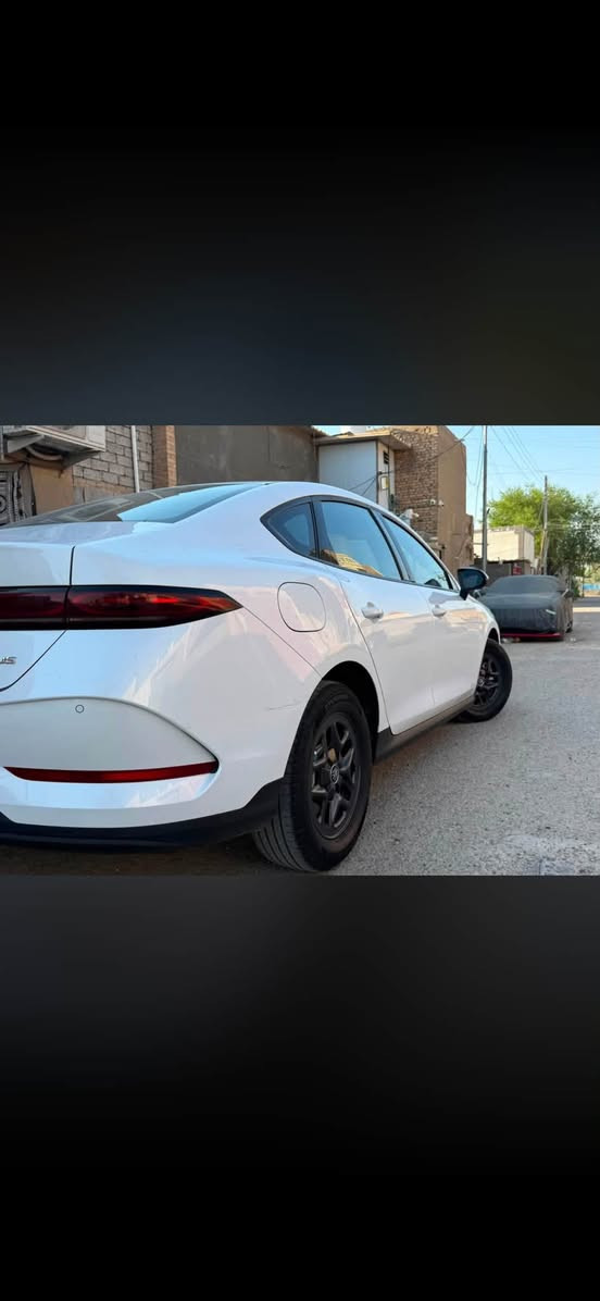 السلام عليكم 
Byd للبيع موديل 2025
رقم بغداد مميز بأسمي ماشية 23 الف مكفولة من الصبغ والضربة 

⚡ تمشي لحد 55 كم بالشحنة
⛽ ومدى إجمالي يصل إلى 2,100 كم حسب ظروف الاستخدام

✨ المواصفات:
✅ LED نهاري
✅ عدسات زنون
✅ ويل قياس 16
✅ إشارات بالمرايا
✅ دخول ذكي
✅ مقاعد جلد باللون الزيتوني
✅ شاشة تدعم الوسائط
✅ شاشة عدادات ديجيتال
✅ تحكمات ستيرن
✅ گير كريستال
✅ قطعتين تبريد خلفية
✅ مساحة خلفية واسعة
✅ حساسات خلفية
✅ كاميرا خلفية

للاستفسار *********** 
السعر 19700 وبيهة مجال
