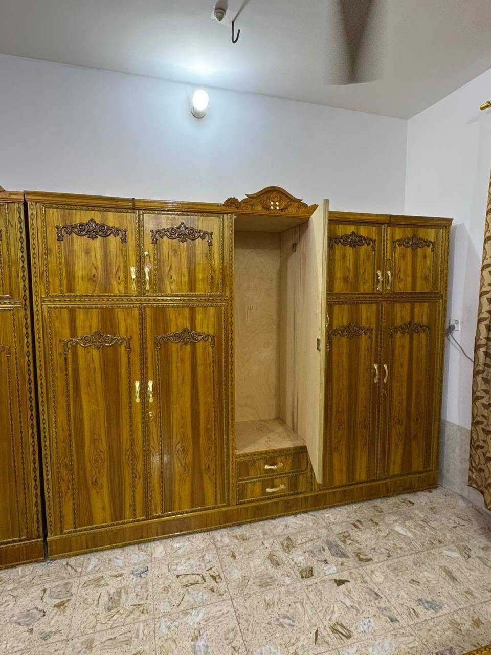 غرفة 5باب السعر ٨٥٠الف
