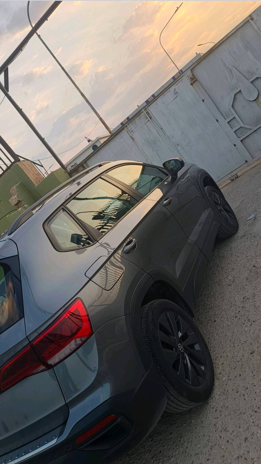 للبيع: فولكس فاجن تاوس (Volkswagen Taos S) موديل 2024 بحالة ممتازة
* الموديل: 2024 (تاريخ الصنع 03/2024)
 * المسافة المقطوعة: 59 ألف كيلو متر
 * المحرك: 1.5L تيربو – نشط واقتصادي جداً (158 حصان)
 * نظام الدفع: أمامي (FWD)
 * الجنوط والإطارات: قياس 17 بلاد (215/55 R17)
 * حالة السيارة: وارد أمريكي، الضرر (بَنيد مصبوغ فقط)، والسيارة جاهزة من كلشي وما تحتاج أي مصروف.
 * المرقمية: تترقم أربيل
 * المكان: تكريت
السعر: 155 ورقة ($15,500) وبيه مجال للشراي الجاد.
للتواصل والاستفسار يرجى الاتصال على الرقم: ***********