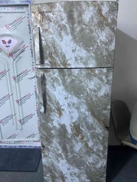 ثلاجه كبيرها 250 نضيفه مكاني بغداد شارع مستشفى طفل الاسكان 07716145950