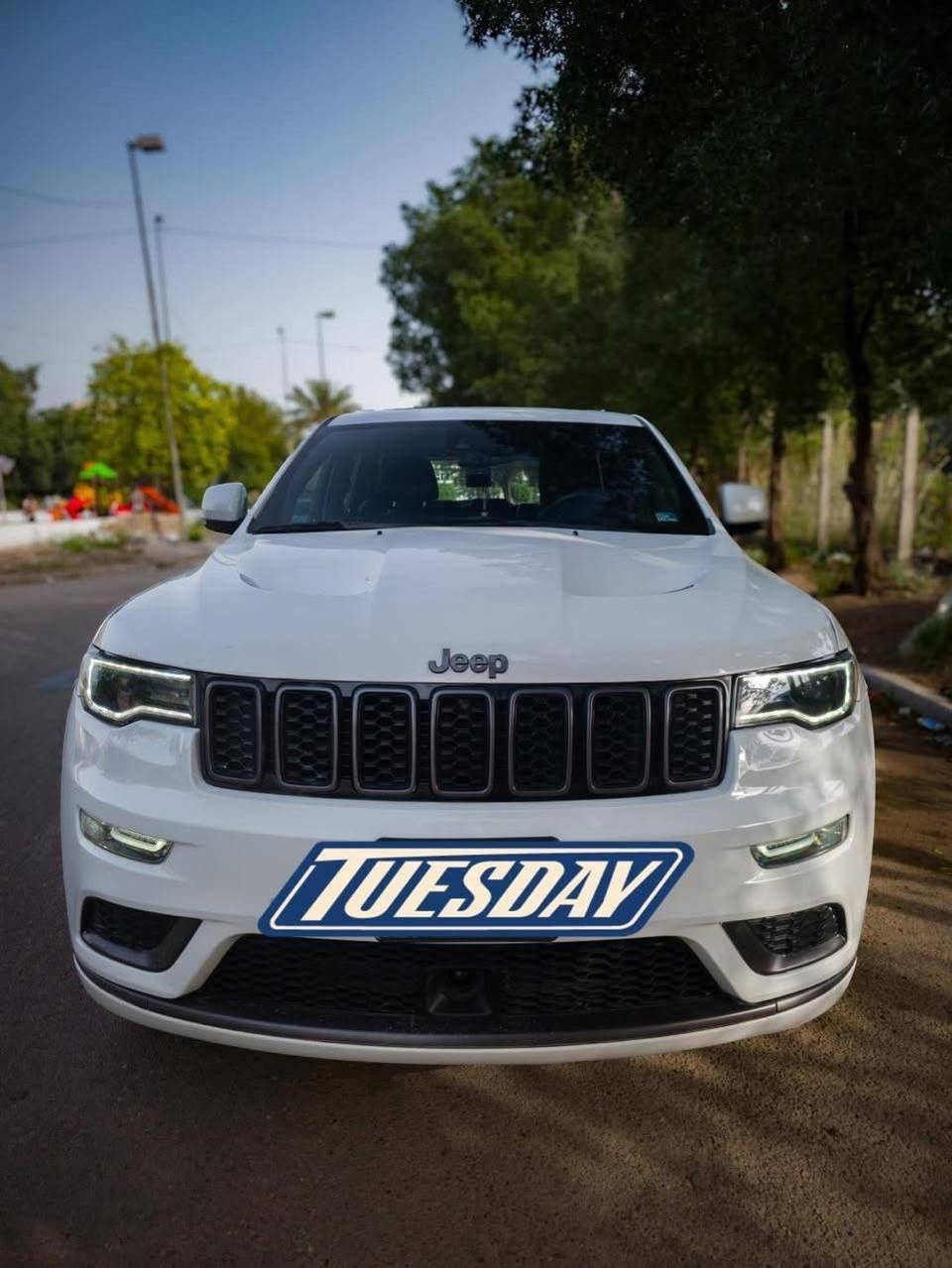 جيب كراند شروكي موديل 2019 jeep
للبيع جيب اوفرلاند امريكي اعله موصفات 
*موصفات 1/1الاخير       
  موديل 2019 ثمانيه سلندر 5700 ماشيه  120 كيلو 
حادثها جاملغ السايق  
وبيها ربع البنيد صبغ وحاليا بيها بنيد مال اكس وبنيدها البلادي موجوود وبيها بارد بل جاملغ الخلفي وتكحيل كارت بمكانين 
رادر امامي مع مانع تصادم
نظام الاصطفاف الالي 
تحذير الخروج عن المسار
دفع رباعي4x4
المقاعد جلد 
دشبول جلد
جكات صعود ونزول
المقاعد الاماميه كهربائي
ذاكره الحفظ وضعيات الجلوس
المقاعد الاماميه تبريد وتدفئة
نقطه عمياء
ويل بلاد قياس 20 انج
مقود السائق جلد 
مقود السائق كهربائي 
سقف بانوراما 
شاشه كبير مع انفكيشن 
لايت زنون
كشافات ضباب
تشغيل عن بعد
صندوق كهربائي 
حساسات اماميه وخلفيه 
محدد سرعه 
مكاني بغداد / *********** 
السعر 225  وبيها مجال بسيط
