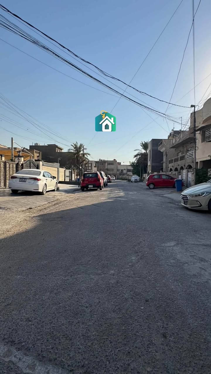 دار للبيع كلاسك
مساحه 325 م وأجهه 10 م ونزال 32 م 
في شارع فلسطين شارع الطارق محله 510 

موقع . المكتب شارع فلسطين تقاطع الصخره قرب مختبرات النخبة اللاستفسار الاتصال ***********✨***********

نستقبل جميع العروض السكنية والتجارية 🏢🏠
#بيع #شراء #لاارضي #ايجار #تعقيب #معملات #مقاولات #عامه #ايجارات #تجاري #سكني

