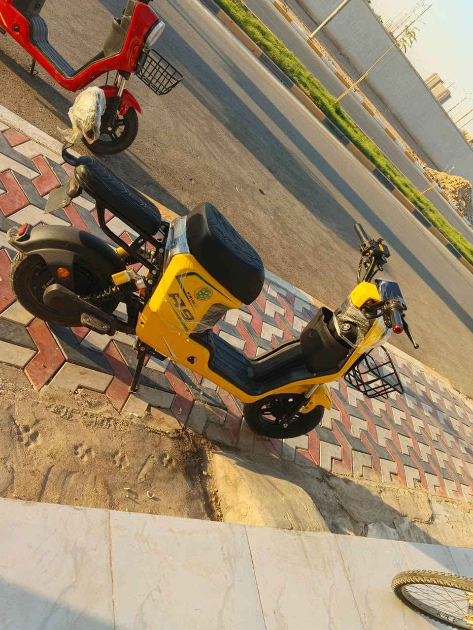 دراجه R9 نضيفه بطاريات حجم 32كبار بلوتوث نضام رجوع إلى الخلف لايت زنون تجي وياهه مرايات وبايدان

*********** عمارة, ميسان
