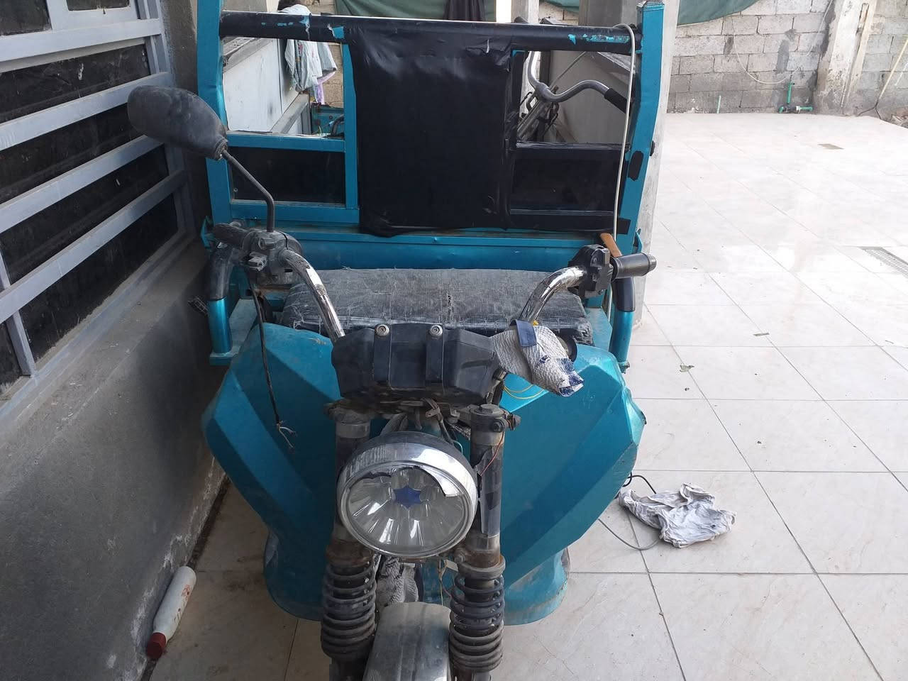 شحن نضيفه عوزه بطاريات مع ضفريه تعبانه المكان بسمايه الهاتف *********** السعر ٣٥٠
