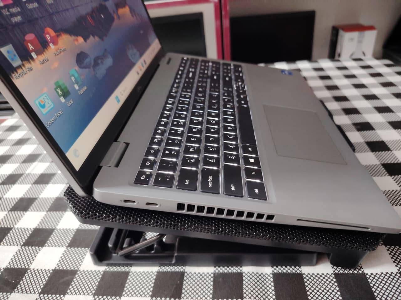 Dell PRECISION 3550 
الجيل العاشر 

Ci7 gen 10 
Core i7-10510 
Ram 16 gb ddr4
قابل للتطوير
Hard SSD  256 m.2
قابل للتطوير 

Nvidia Quadro P520 2GBكرت شاشه خارجي 

Intel Graphics 8 GBكرت شاشه داخلي

15.6 fhd

كيبورد عربي انكليزي ضوئي ليزري
السعر  565,000 
واتساب ***********
