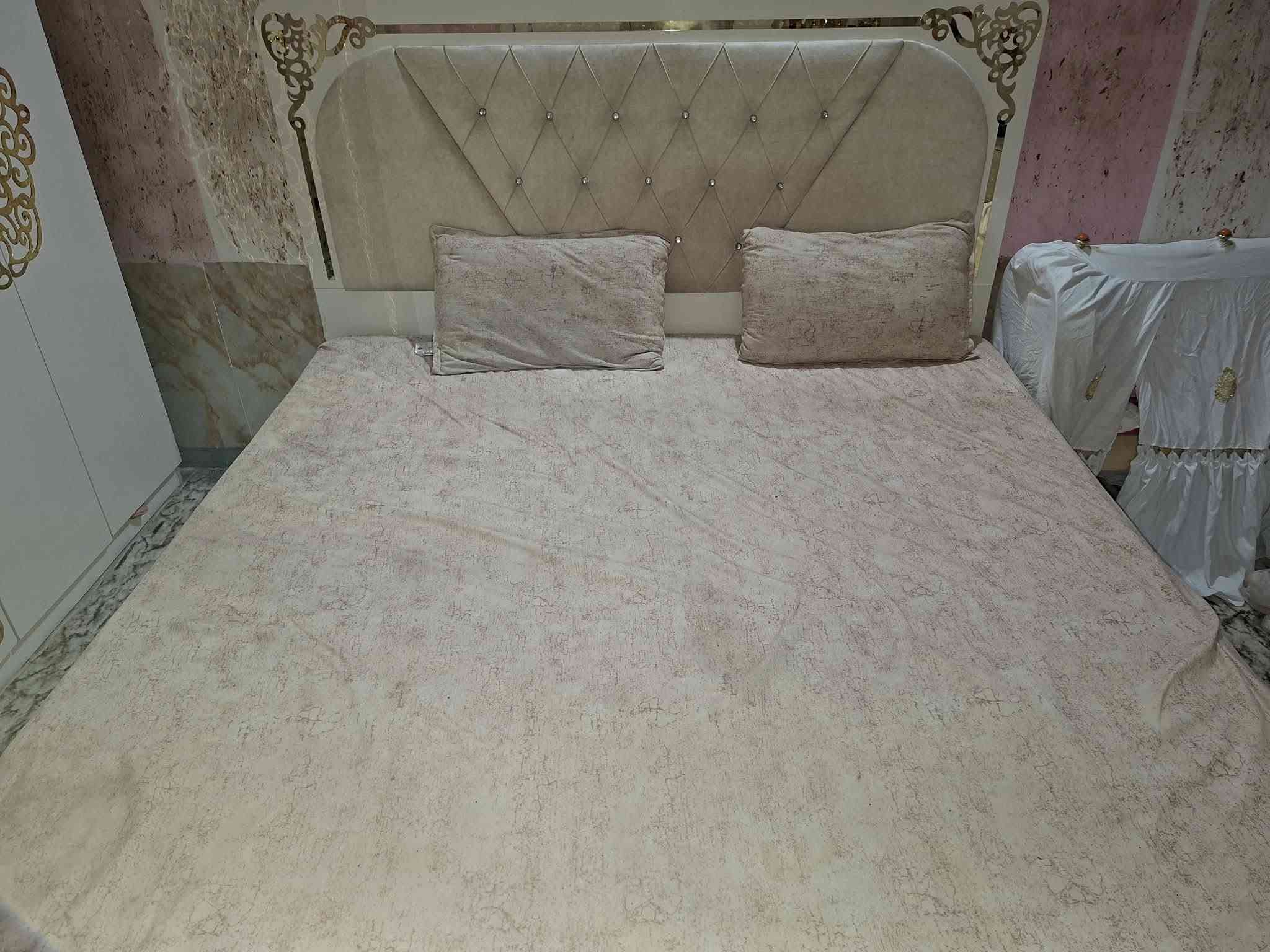 غرفة نوم ٧ قطع ٣٥٠ الف بدون دوشك 
***********
