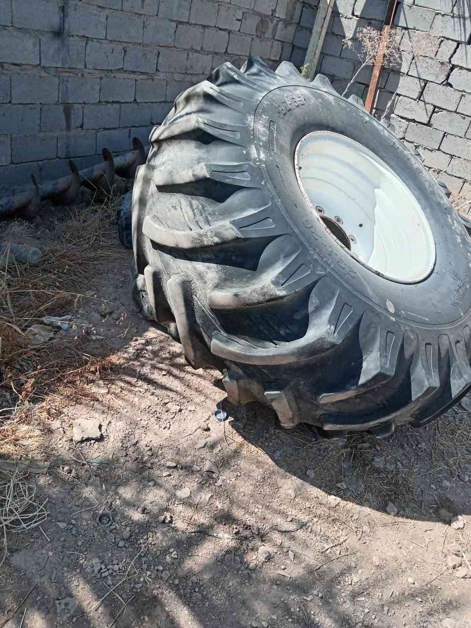 للبيع تيرات حجم ٢٦ بدون ويل نضيف تركي العنوان نجف ***********
