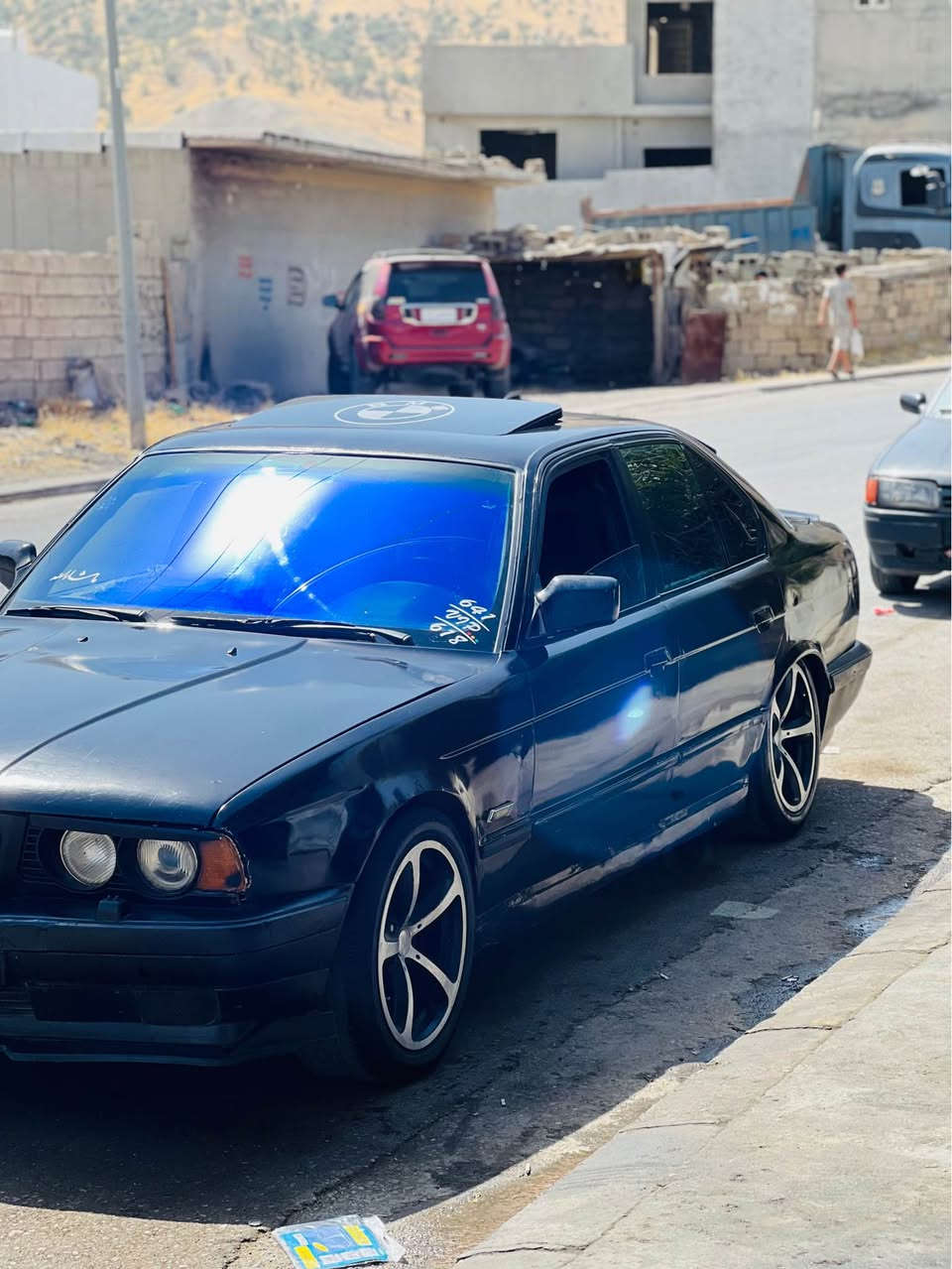 Bwm 1991 520 حادی
سەیارەکە بی لیدران تاخم پیشی تازەیە یەک دینار مەسرەفی تیدانیە واجیهەو پاکانەی مروری لەگەلە کارابای هەمو بەشەرتە سلاید ٤ جام کارەبای  ٢٢ وەرەقە *********** واتساپ أربيل, العراق
