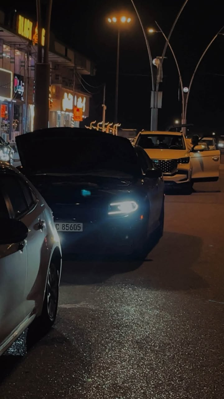🚗 للبيع: دودج جارجر SXT موديل 2022 🚗
* 🔹 المحرك: 3.6L V6

* 🔹 اللون: أسود

* 🔹 الممشى: 44,000 Mile

* 🔹 فئة SXT (مواصفات عادية)

* 🔹 گير أوتوماتيك 8 سرعات

السيارة رقم شمالي بأسمي تحويل

ملاحظات:

* حادث خلفي.

* القطع المتضررة: جاملغ جهة السايق الخلفي + قبق الصندوق مبدل (بلادي نفس اللون) + بيها بارد مكانين.

* السيارة محدثه GT بالكامل

نقصها صبغ دعاميات فقط

السعر :225 و بيها مجال

📍 الموقع: (البصرة)

📞 للتواصل: (***********)
