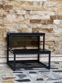 ​للبيع: طاولات رفوف جانبية مدرجة (Side Tables / Display Stand) 🪵🖤 الحا...