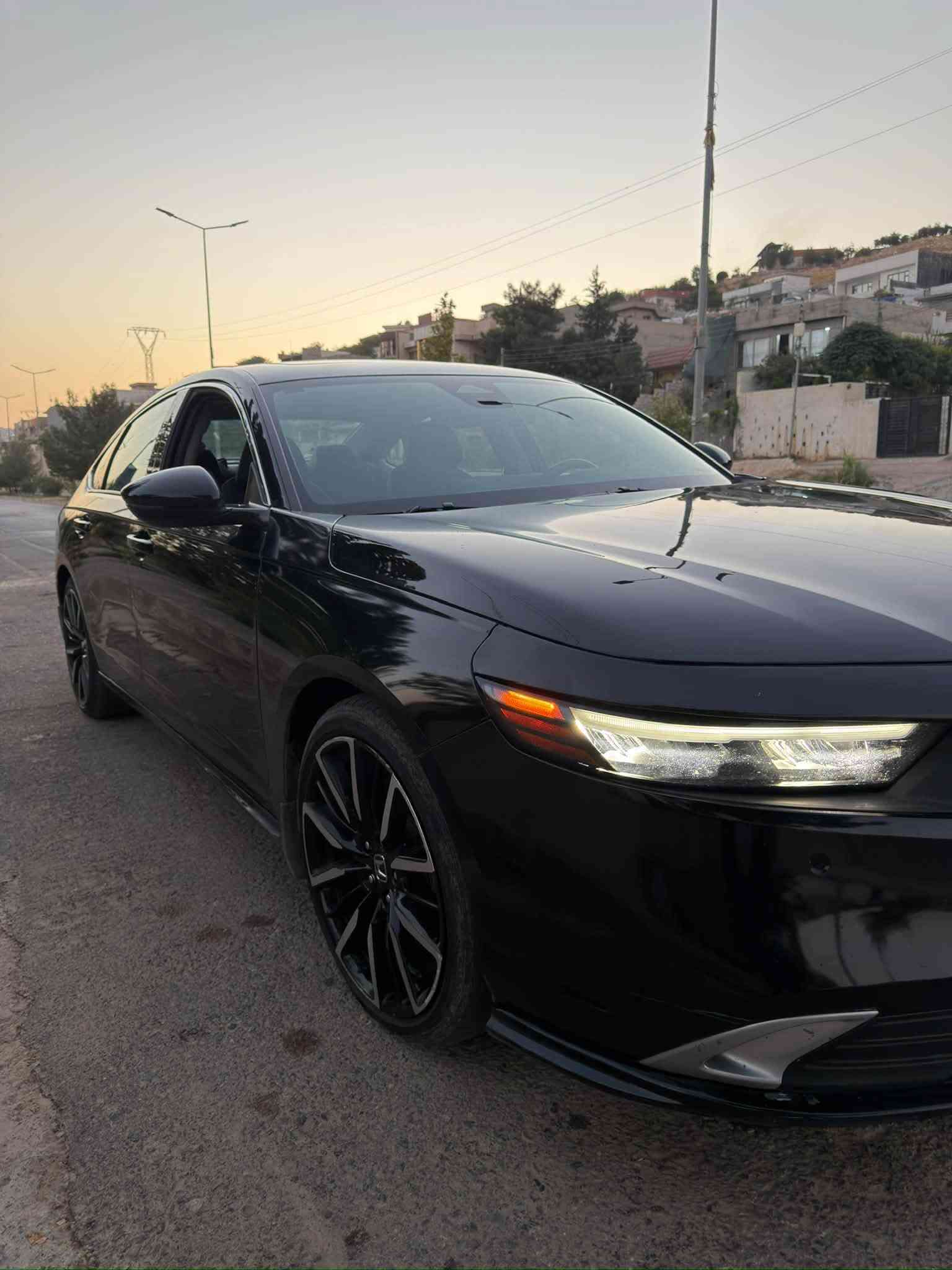 للبيع – هوندا اکورد هایبرید اعلی فئە تورنك ٢٠٢٤ 🔥🔥
                               Honda Accord Hybrid Touring 2024
ماشیە 44 الف مایل 
لون اسود 🔥🔥🔥🔥
مرقمە کامل جاهز 

• محرك هايبرد 2.0 لتر اقتصادي جداً بالوقود

📄 تفاصيل السيارة:
• ارباكـات راجعة سيستم 
• السيارة بها الجاملخ الأمامي الأيمن صبغ فقط بدون دواخل
رقم شاصی 1HGCY2F88RA055545
📞 للمزيد من المعلومات:
***********
واتساب موجود
