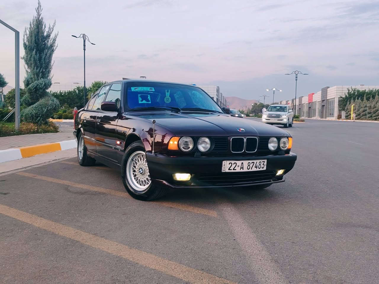 سلام عليكم
بي ام للبيع موديل 1992
525 كبس 
كير اوتماتيك 
السياره فول فول
سنوية جديدة رقم دولي 2031
شرط تحويل وكالة سياره مابي نواقص ٢٥٠
4 جامات كهربائي 
نظام ABS 
4 تايرات جديد 
تبريد ويا سلف    
السياره بدون حوادث كله عل وضع شركه 
كهربايات كله شغال 
العنوان سليمانية
السعر 60 
رقم ***********
***********
