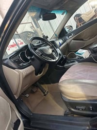 اوبتما امريكي حادثها جاملغ عكس السايق ومتأذيه التكمه شبر مو اكثر وبالع...