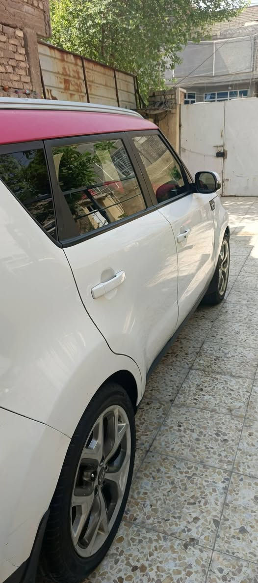 🚘🔥 للبيع كيا سول 2016 — فول مواصفات 🔥🚘
▫️ الموديل: 2016  ( بصمة )
▫️ المحرك: 2000 CC
▫️ القير: أوتوماتيك
▫️ الوارد: كندي 🇨🇦
▫️ الفئة: فول مواصفات 1/1
▫️ اللون: أبيض 🤍
التبريد ثلج
▫️ فتحة سقف بانوراما
▫️ الكشنات جلد
تبريد وتدفئة بالكشنات
▫️ شاشة وسطية
▫️ كاميرا خلفية
▫️ تحكم بالمقود
▫️ مواصفات كاملة وداخلية مرتبة
📸 الصور حديثة والسيارة واضحة من الداخل والخارج.
📍 المكان : بغداد
💰 السعر: [120 ] وبيها مجال
📞 للتواصل: واتساب فقط[ ***********]
