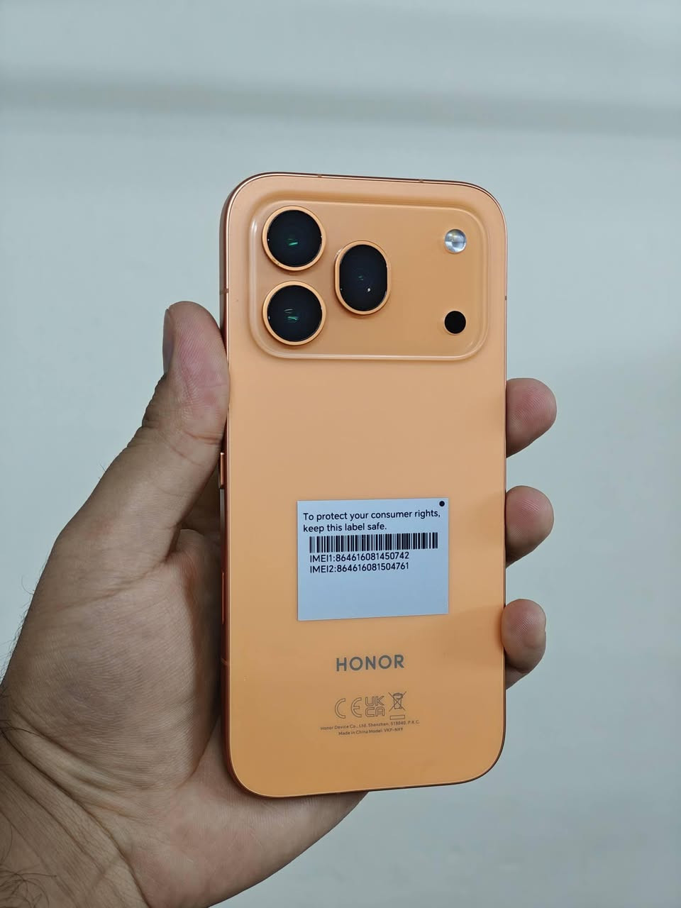 السلام عليكم هونر 600 برو ذاكرة 512gb  و رام 12 كامل ملحقات بعده داخل ضمان الجبال استخدام قليل و نظافة 99% المعالج مالته سنابدراكون ايليت و الجهاز غني عن التعريف ببجي 120 فريم و التصوير قوي يعتمد عليه الاطار معدن و الضهر كزاز خامة تصنيع محترمة و تحديثات 6 سنوات ليكدام 
السعر 875 و بي مجال 
مكاني بعقوبة 
*********** خاص او واتساب
