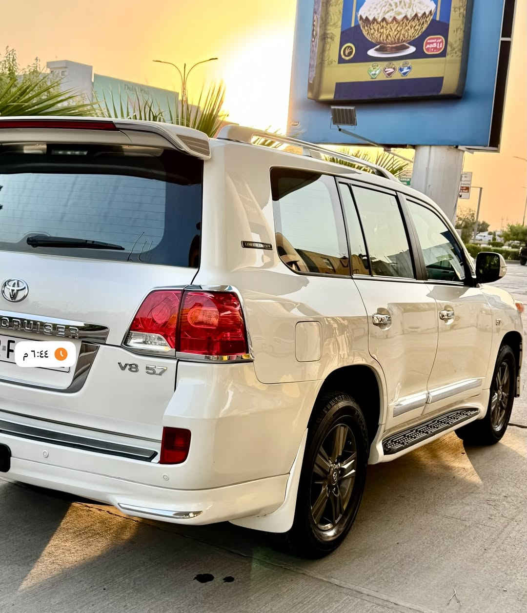 لاندكروز VxR 2013
حجم المحرك :5700
يعني فول المواصفات اكيد معروف 
رقم اربيل كفاله عامه لسياره مثل مافي الصور واحلى بعد 
للأستفسار :***********
