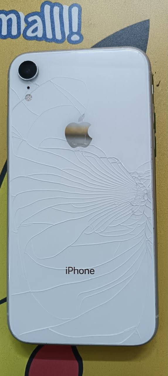 آيفون XR • ١٢٨ • ظهر مكسور