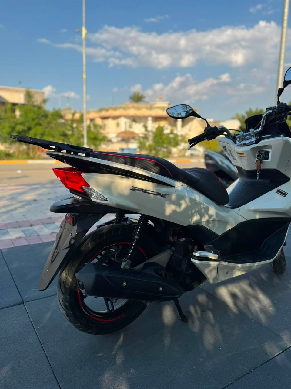 Pcx جيل ثاني مفتوحه كازكيت فقط فول شلعه معدل نعومه سعر ١٨٠٠ بيها مجال مكان كوت ***********
