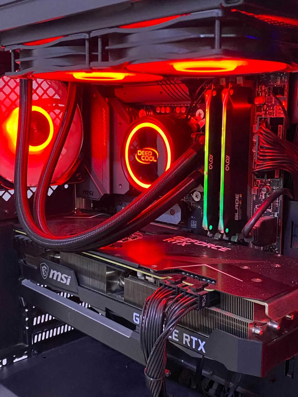 السلام عليكم كيس العاب يشك شك بسعر نارررررر🔥🔥🔥
GPU RTX MSI 3080 3FAN 
كارت مامفتوح ع وضع الشركه وكارت دبابه 
CPU CORE I5 12400F 6 CORES 12 THEARDS 
MOTHERBOARD MSI MAG B650M FULL ATX 
4 سلوت رام ومنفذين m.2 وكله هيدسنتك 
RAM OLOY 8X2 16GB 3200HZ RGB 
POWER SYPPLY DEEP COOL 850W+80 GOLD 🔥🔥
STORAGE NVME M.2 128GB 
HHD 1000Gb 
تبريد مائي من ديب كول ARGB 
CASE DEEP COOL 4FAN ARGB FULL TOWER 
شباب الكيس يشكك من كل النواحي من الشكل للموصفات للبراندات 

بس البور بحده قصه✅
جامه الكيس موجوده ✅

سعر الكيس مليون و200 الف فقط ✅
مكاني بغداد الدوره ✅ 
يوجد توصيل ✅
ملاحظه تريد شاشه او ملحقات موجود ✅
