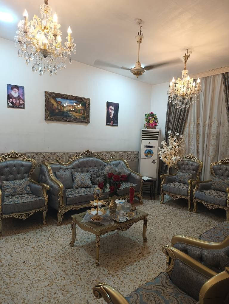 دار للبيع مساحه 130متر واجهه10نزال 13بناء حديث غرفتين نوم استقبال ضيوف مطبخ حار وبارد مجمع صحي داخلي وخارجي كليدور طابوزراعي سند 25 عنوان الدار حله بابل  خلف محطة اضواء بابل شارع 80 كربلاء  قريب ع شارع 80البيت 
تفاصيل اكثر عن الدار خاص اوتصال 
***********وتساب
***********اتصال حلة, بابل
