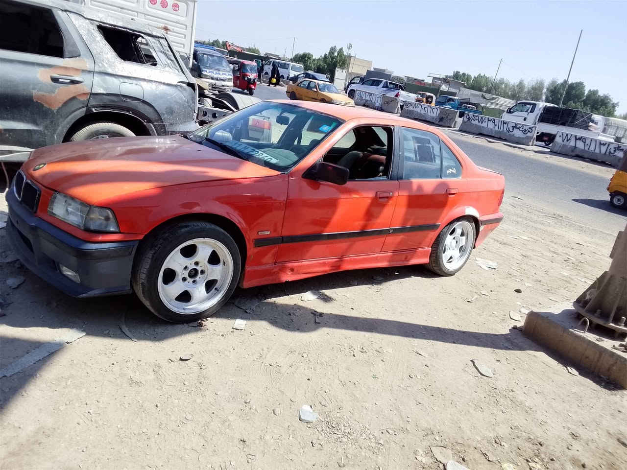 سلام عليكم بي ام m3
موديل 1992..........
سعره 48 وبيه مجال 
مكينه 28
كيرzf1 عادي
غرفه حلوه 
صدر امامي جديد
صدر خلفي جديد
سياره حلوه 
*********** بغداد, العراق
