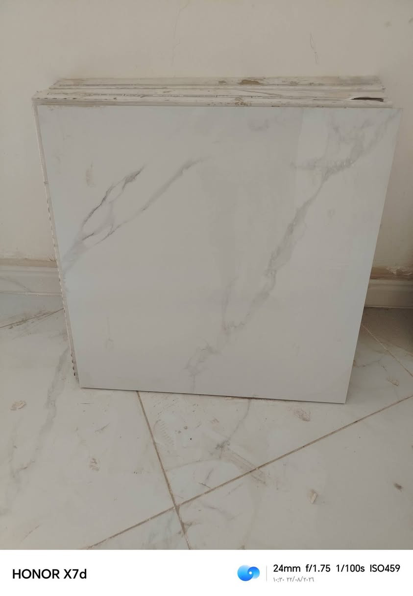 سلام وعليكم من رخصة مدير الاكروب المحترم بورسلين شركة إيفا 60×60 درجة أولى الرصاصي ٥كارتون الأبيض ٧كارتون التواصل على الرقم *********** المتر ١١ اخذتا قيم بل يرضا بي الله
