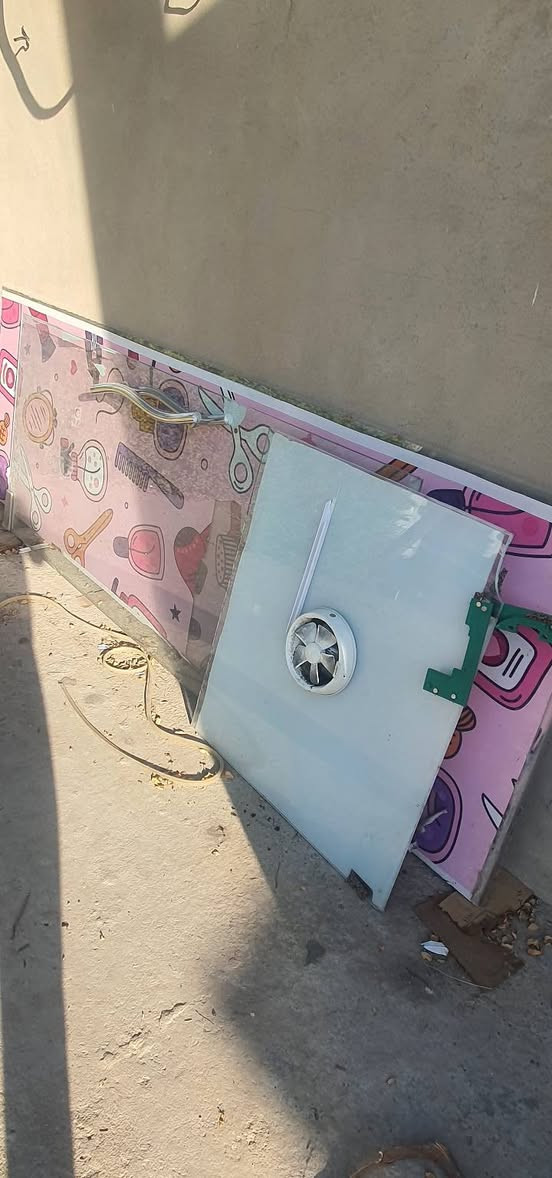 جام خانه للبيع العرض ٢٧٧ الارتفاع ٢٩٠ السعر ٣٠٠ العنوان بغداد الحريه للإستفسار ***********
