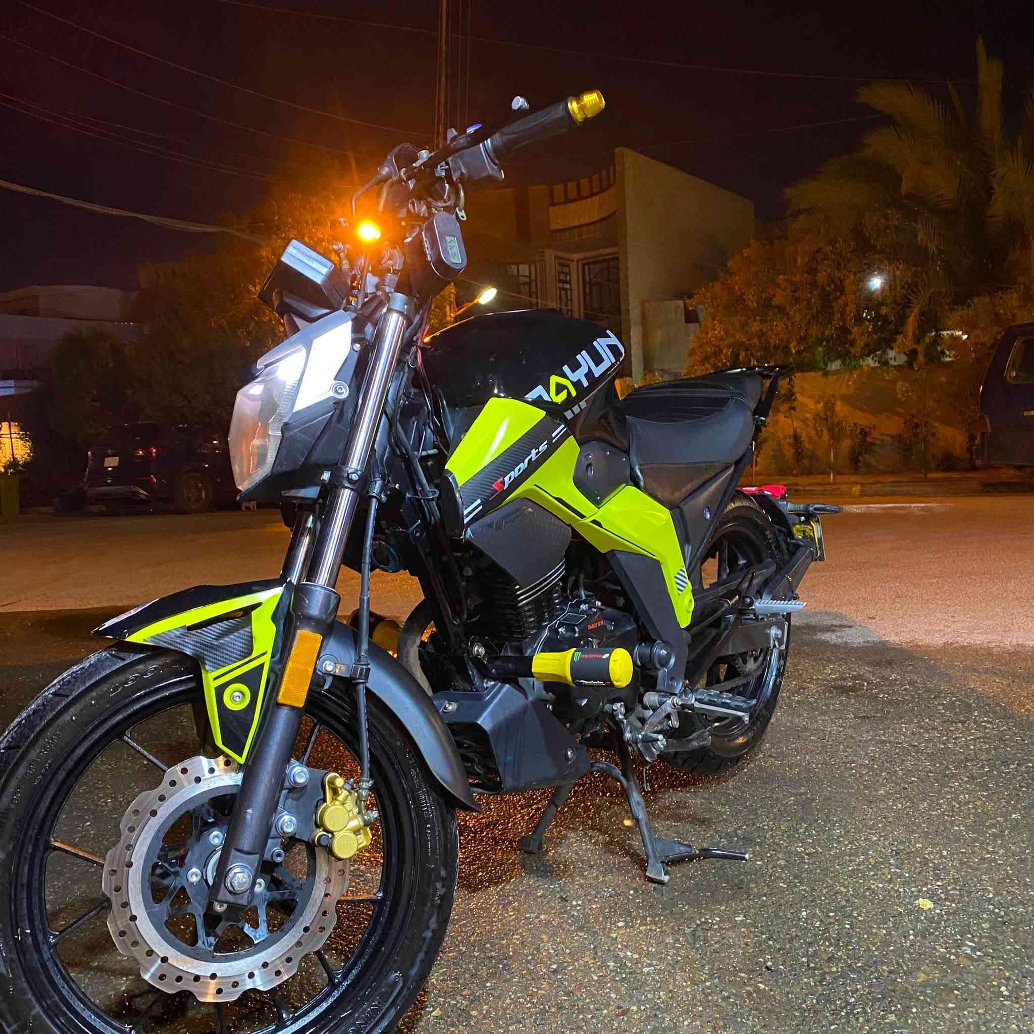 بسـم الله
دايوان ميـگا 2024 مكينه 200cc
- ماشية 26 الف

- ⚠️  رقم بغداد مميز مشروع وطـني يعني تحول وين ما يعجبك شرط تحويل ثاني يوم والدراجه بأسمي 

- الدراجه احلى من صور ومعتني بيها على اخر حباية 
———
التزويـدات ✅
- سلايدر ستيرن ذهبي
- سلايدر درع مكينه ذهبي
- حزام جاملغ خلفي
- دبل خلفي ياباني اصلي يعني انسى الطسه
- عنبار بريك رياضي اصلي

——-
مميزات الدراجه ✅
 
- تجي دبل خلفي واحد رياضي 
- تجي دسك امامي ودسك خلفي
- الدراجه كعدتها مريحه ومعروفه الNAKED BIKE
- الدراجه توها طالعه من ادامه كامله يعني بس ناقصها سايق

⚠️ للتنويه بلنسبه للبعض الي يكولون الدراجه مالها غراض ويكسرون بسعرها الدراجه غراضها موجوده عند دكتور دايوان وعلي چيز وهي نفسها غراضها مالدايوان لاتي فلتشيل هم الغراض

- السعر مليونين و750 الف وقابل للتفاوض 
 الجاد يتواصل وياي ع الواتساب .

الرقم ***********

اعذروني ع الاطاله ♥️
