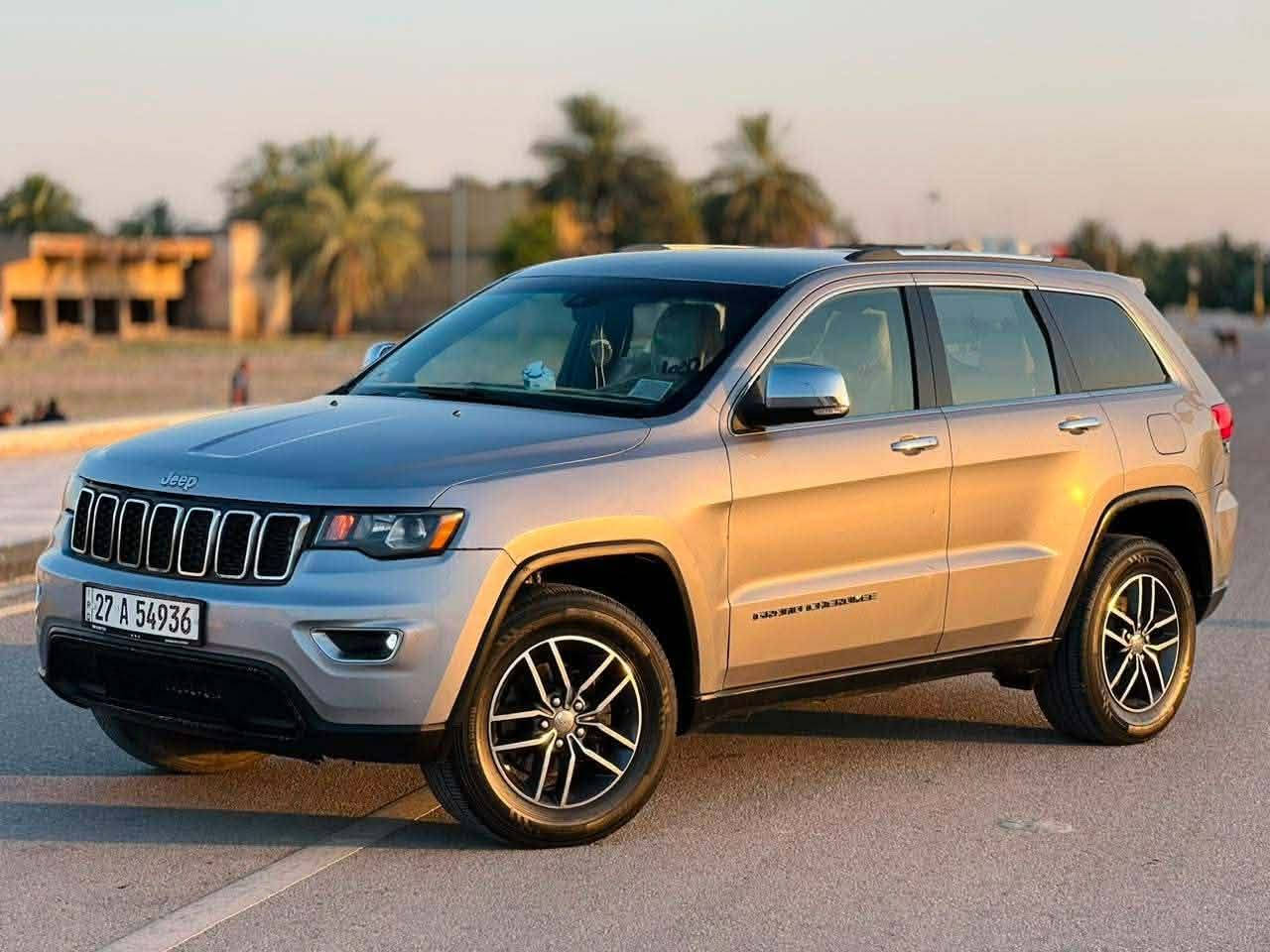 السلام عليكم
للبيع
Jeep Grand Cherokee Limited 2018
جيب جراند شيروكي ليميتد 2018
ماشيه 120
سياره كفاله كير ومكينه حداديه وتخم تاير وتبريد كله كارتون
رقم ذي قار انگليزي تحويل مباشر
✅ المواصفات :

🎨 اللون: سلفر
🌍 وارد أمريكي

⚙️ محرك 3.6 لتر
🔩 6 سلندر
🔧 جير أوتوماتيك
🛞 دفع AWD
💿 جنوط 18 إنش
💎 المواصفات:
رادار
توقف ذاتي عند التحذير
• شاشة لمس
• بلوتوث
• Android Auto
• كاميرا خلفية
• حساسات أمامية
• حساسات خلفية
• مقاعد جلد
• تحكم كهربائي بالمقاعد
• مثبت سرعة
• بصمة وتشغيل ذكي
• مكيف أوتوماتيك
• نظام تحكم بالمقود
✅ فئة ليمتد
✅ ما عدا الفتحة
الضرر
✅ جاملغ وبنيد بدون دواخل
مكاني ناصريه/قلعة سكر
سعر ١٨٩ بيه مجال

‭***********‬
