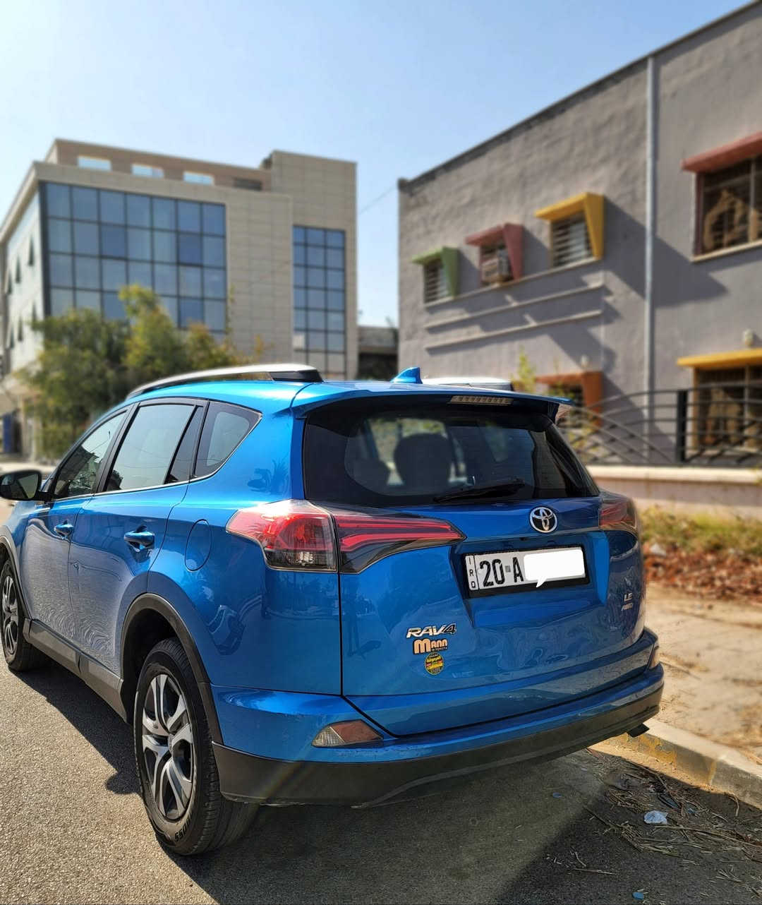 السلام عليكم 👇
🚙 Toyota RAV4 LE AWD 2016
تايوتا #راف_فور 

🔹 الموديل: 2016
🔹 الفئة: LE
🔹 الدفع: AWD — دفع رباعي ذكي
🔹 المحرك: 2.5 لتر — 4 سلندر
🔹 ناقل الحركة: أوتوماتيك 6 سرعات
🔹 نظام : ECO / SPORTS 
🔹 مانع انزلاق ABS
🔹 المقاعد: 5 مقاعد / قماش نظيف و مدوشم دوشمة سريعة سهل الاستبدال
🔹 تحكم المرايا : كهربائي
🔹 التحكم الإلكتروني بالثبات: VSC
🔹 مثبت سرعة: موجود 
🔹 كاميرا خلفية: موجودة 
🔹 تدفئة المقاعد: موجودة 
🔹 التبريد و التدفئة: موجودة 
🔹 الوسائد الهوائية: 8 Airbags سليمة ✅
🔹 شاشة: موجودة مضاف الها الأصلي شركة BRAVIGO 9 inch 32G ✅
🔹 Android Auto: موجود 
🔹 GPS: موجود 
🔹 Bluetooth: موجود 
🔹 USB: موجود 
🔹 الكهربائيات فول عدا :
حساس التايرات و ماء التنظيف متوقف و اللد الصغير بالدعامية (منزوع فقط)
🔹 ماء راديتر الأحمر دهن السيارة الأفضل bell1
🔹 بطارية و صدر جديد ✅
🔹 بانزين عادي و بدون دوانز  ✅
🔹 رقم السيارة إنكليزي وسنوية جديدة ✅
🛠️ الحادث: ضربة بالجاملغ الأمامي جهة السائق، وتم تبديل الجاملغ فقط.

💰 السعر: 160$ وبيها مجال
📍 الموقع: ديالى بعقوبة
📞 للاتصال: ***********
