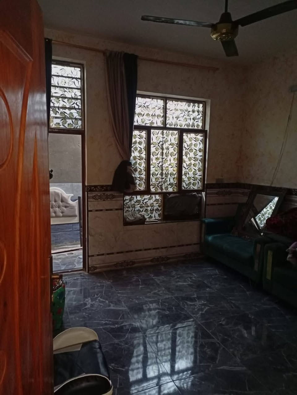 دار للبيع ١٤٠ متر
محمد البصراوي طابق واحد غرفتين وستقبال ومطبخ وصحيات وبيتونه
مكانه سريدات قديمه نهايه مربع الثالث قريب علشارع
خدمات كامله مي كهرباء
بس بعده مامبلط الشارع
سعر٨٨
***********
