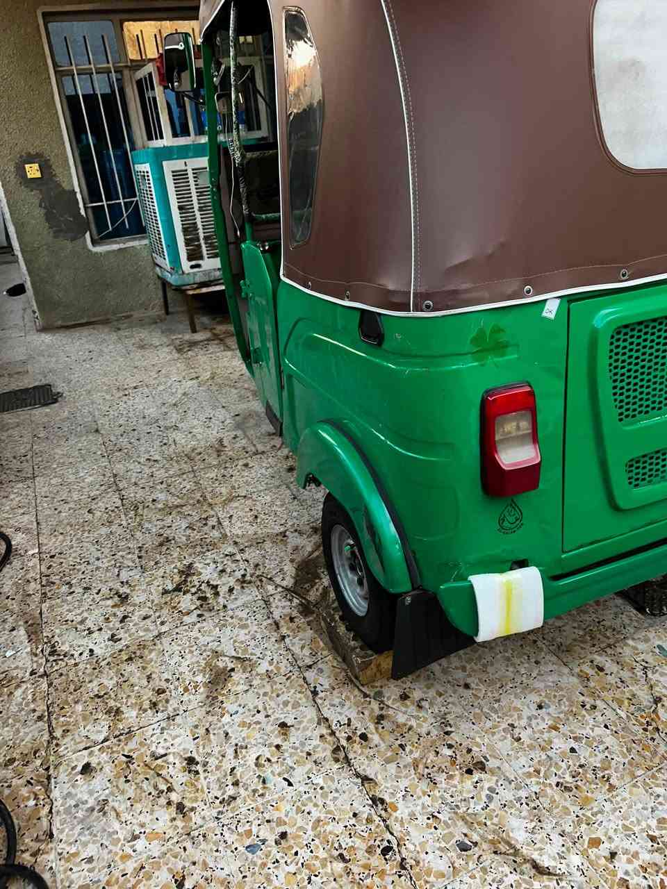 سلام عليكم تكتك مديل 22 داخله ب 23 مكينه اكسل خير من الله لا نضوح لا تبخير التكتك كفاله بيه بس ضربه يم البك لايت التكتك كلشي بيه جديد يعني تاخذه كبل للشارع 
معروضه ب10 وبيه مجال 
***********
مكاني البياع المعالف شارع دكتور حافض
