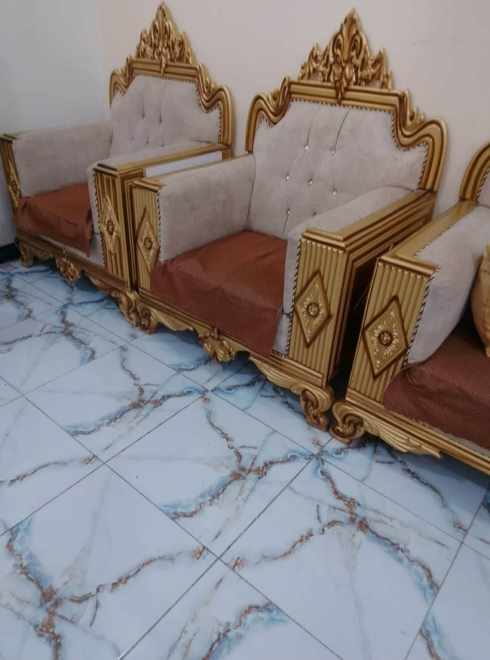 تخم ١١مقعد • للبيع • بي مجال قليل