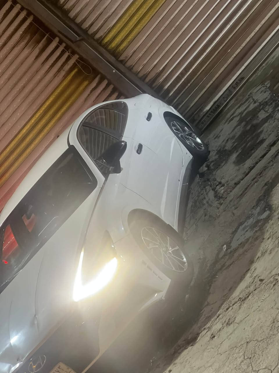 سلام عليكم سوناتا مديل ٢٢ محرك ٢٥٠٠ تنفس طبيعي  رقم بغداد معوقين  تصير حره بل ٢٨  حادثها جاملغ وباب  جاملغ مبدل باب مصبوغ وبيها صبغ اثر شخط بلجاملغ وحاملغ ثاني هم بي صبغ   بيع او  مراوس باقل منها   مراوس  اقل منها سعرها ١٤٥ *********** مكان سياره كربلاء
