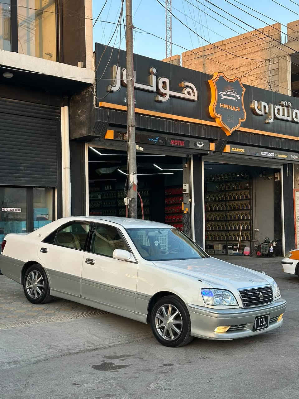 بە ناوی خوای گەورە
مەلیکە ساخ ساخ ساخ    (٢٠٠٣)
١٧٥ 
مواسەفات:
٤دوگمە و ناو زەرد
پەردە
سەلاجە 
مەرکەزی
٤ کوشن کارەبا 
گێچ ئەلیکترۆنی
پێش و دوا کریستاڵ 
سەیارەی ماڵە و تێر مەسرەفە ماڵی دۆستە
سەیارەکە کامل مەسرەفە نوقسانی نییە ڕۆنی مەکینەو هایدرۆلیکی گێڕی گۆڕاوە و سیوەیلی ئەکسلی گۆڕاوە هیچ مەسرەفێکی نەماوە تەبرید سارد و گەرم مەزبووت داشبڵی زۆر جوانە
تەنها ٣ پارچەی بۆیاخی ئەوروپایە
کەڤەر گۆڕاو ڕەقەم شانسی بە شەرت…..
بۆ نرخی  تەلەفۆن بکە لە خزمەتتام 
شوێن : عەربەت 
ڕەحمەتت لێبێت موشتەری نیت سەری خۆت و منیش مەیەشێنە سەیارە بە نامە و تەلەفۆن ناکڕدرێ موشتەریت وەرە سەیریکە 
***********

نص مكتوب في الصور:
- ***********