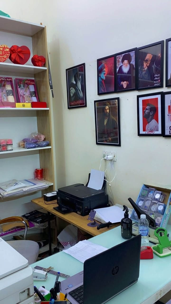 السلام عليكم مكتبة كاملة للبيع
تحتوي على  

1-طابعة كانون كبيرة ليزرية c255

2- طابعة كانون صغيرة 3416 

3- رفوف خشب اصلي عدد 7 

كابسة هويات حرارية 

مقص a4

ميز مكتبي 

ميز خشب صغير 

مصطبة كرسي 

قرطاسية كاملة 

شاحنات 

لوحات

اعلان ضوئي للمكتبة + اعلان هرمي  

العنوان : ام الكبر والغزلان شارع مرطبات الباندا او مطعم الركن السوري العمارة البيضة 

للعلم يوجد في العمارة معهد للتدريس الخصوصي 

***********
