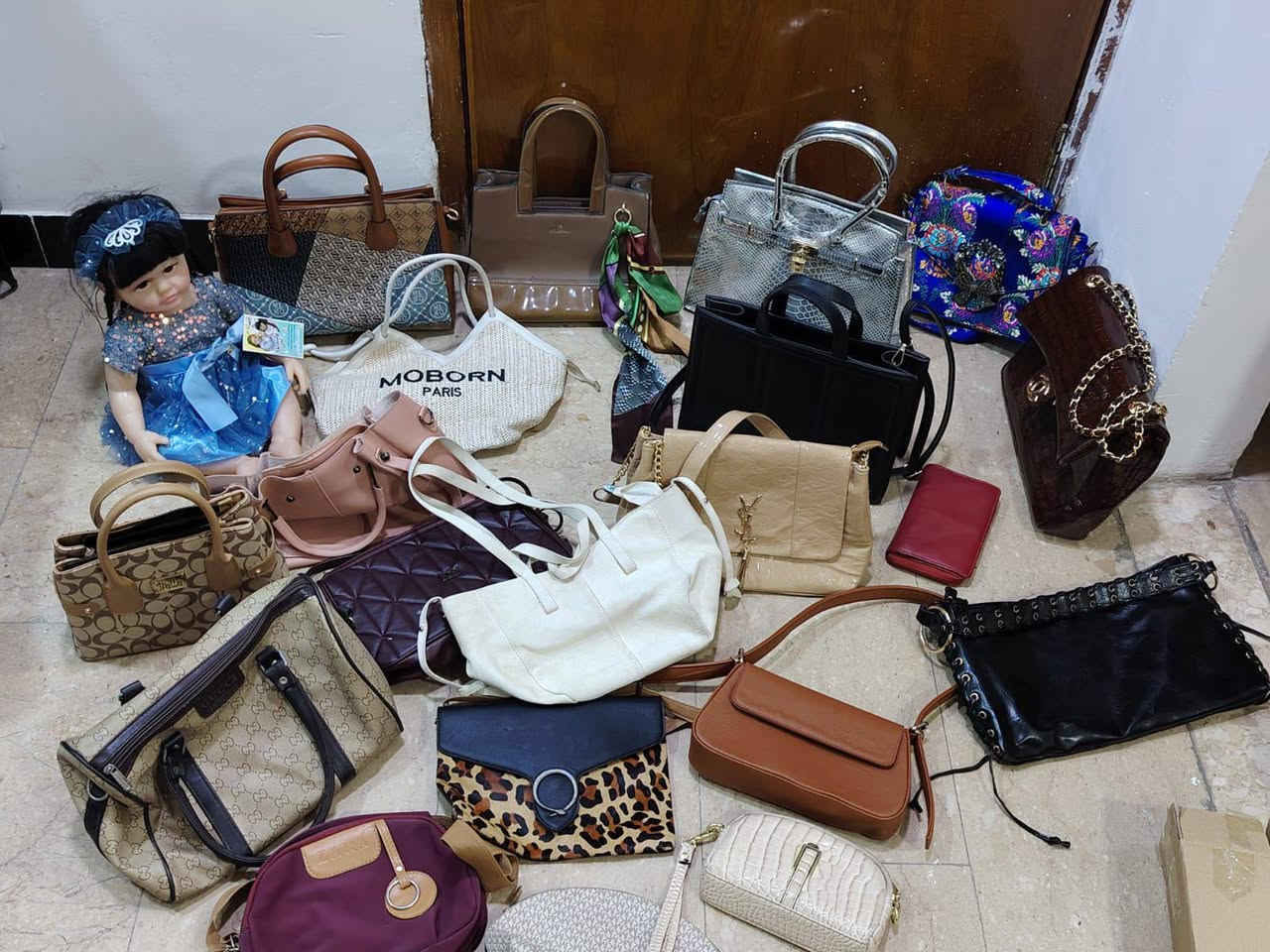السلام عليكم بنات جنط للبيع سعر الواحدة ب5 آلاف أي ضرر مابيهن  أكو جزدان بالفين
رقم ***********
