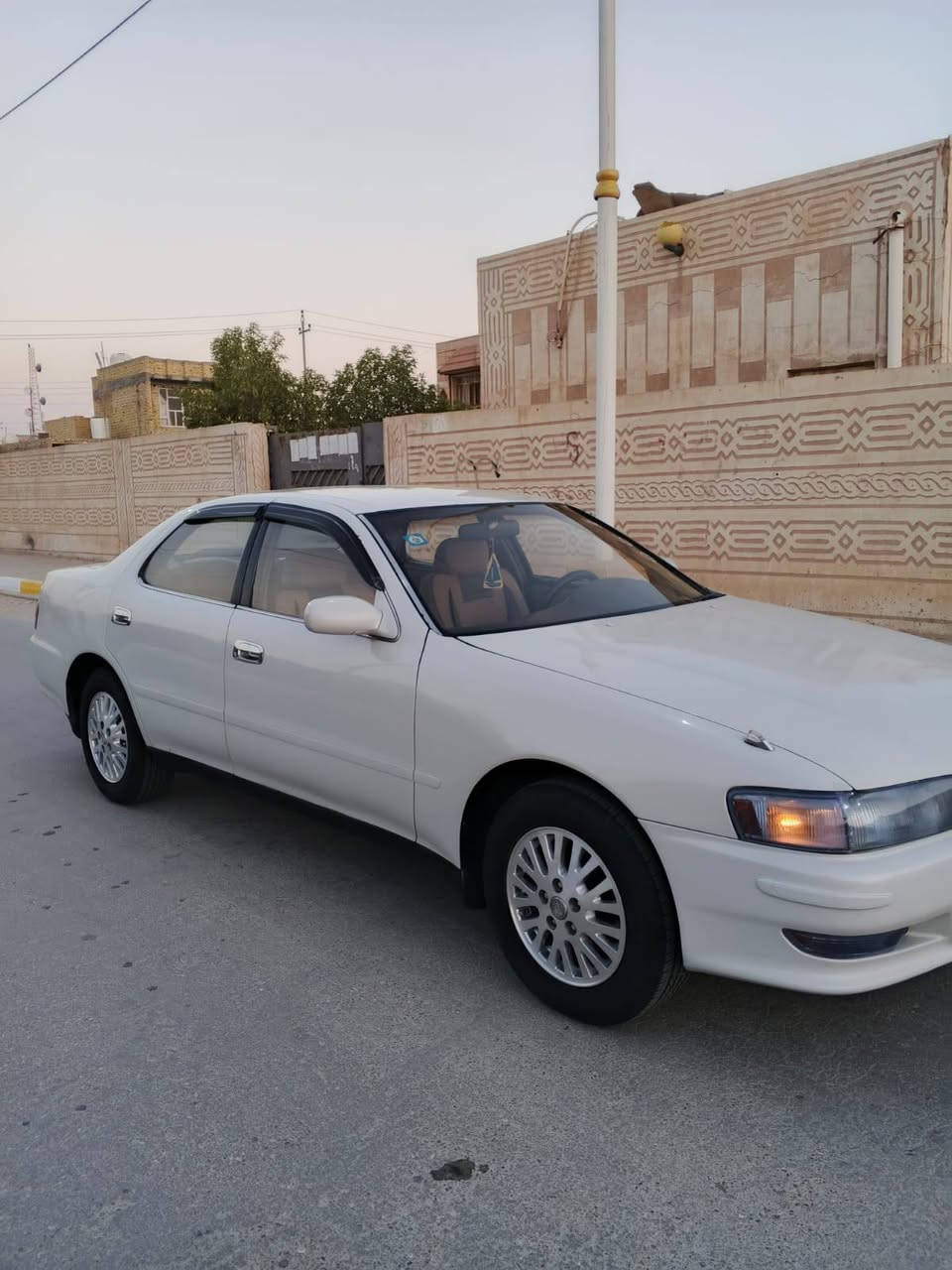 سلام عليكم للبيع كرسته 1993 
محرك 2500 مكفوله من الضربه والكص ونقل جثه والعيب الشرعي سياره نضيفه 
السعر 64 الشراي يتصل.***********

